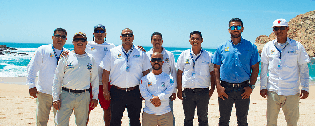 Equipos cuidado a la Playa Santa María en Los Cabos